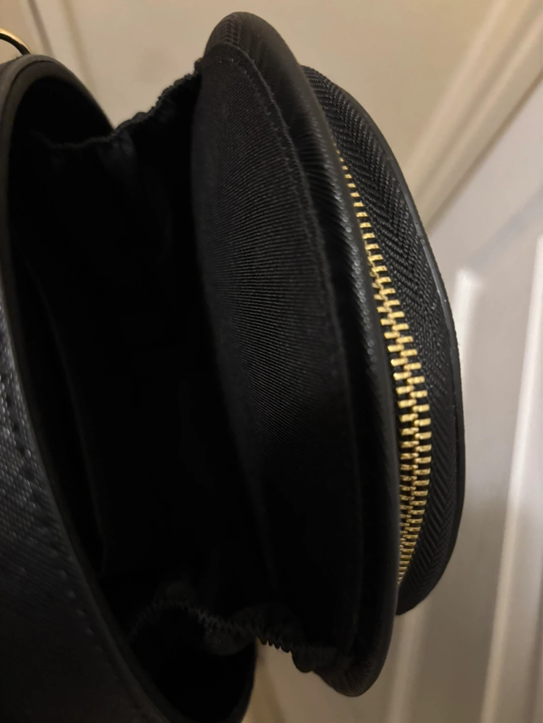 Guess Black Round Crossbody Bag - photo 4