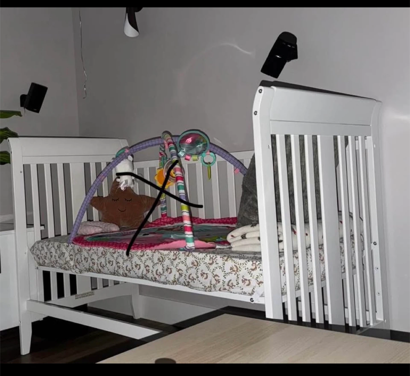 White Baby Crib , mattress and crib bumpers - photo 2