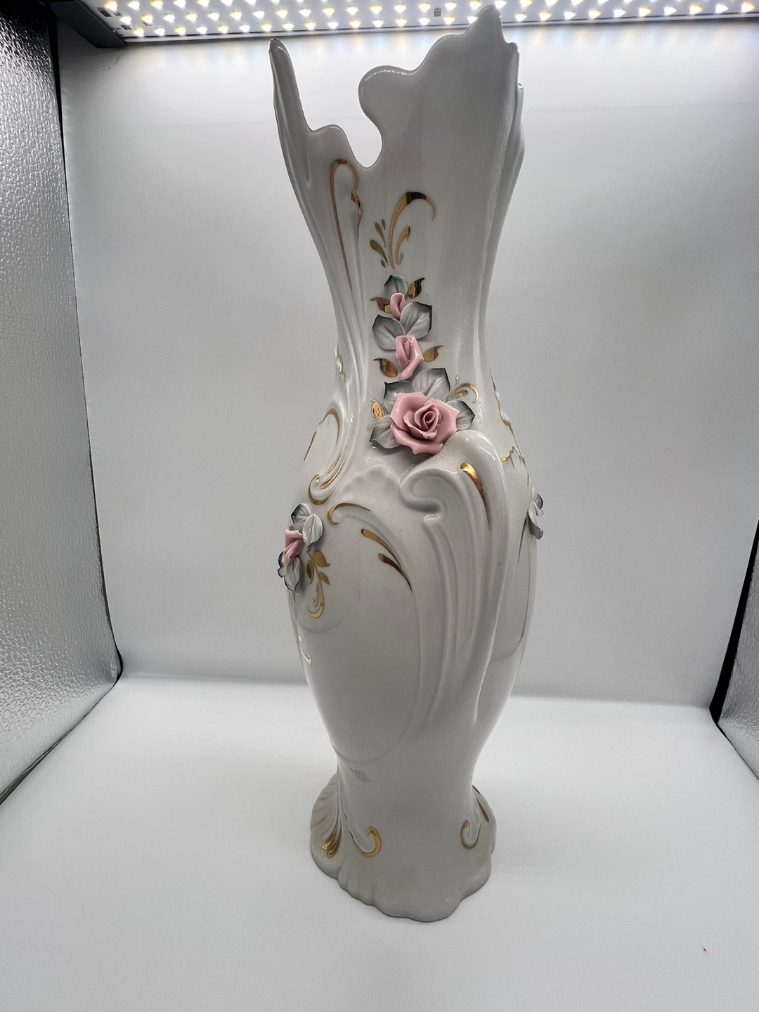 Glazur Hand-Made Vase with Roses and Gold Accents - photo 2