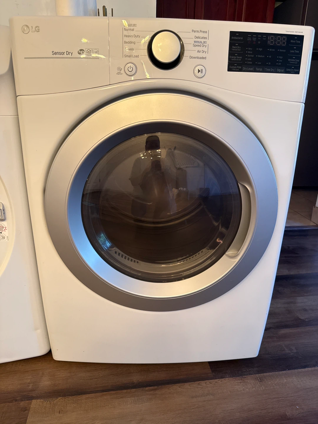 LG Dryer DLE3500W — 7.4 cubic feet capacity.