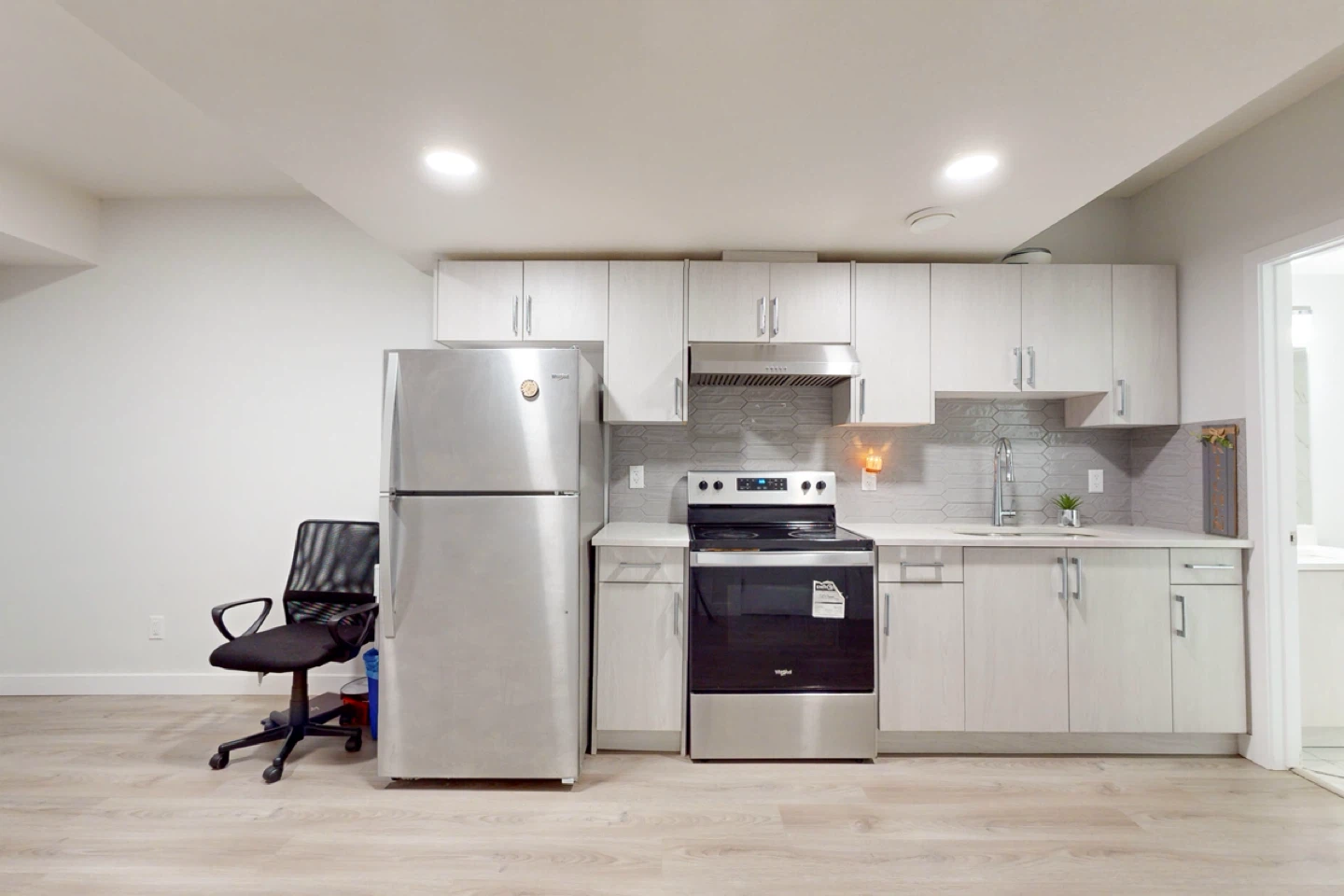 1 BR Legal Basement Suite in SW Chappelle- First 2 weeks free