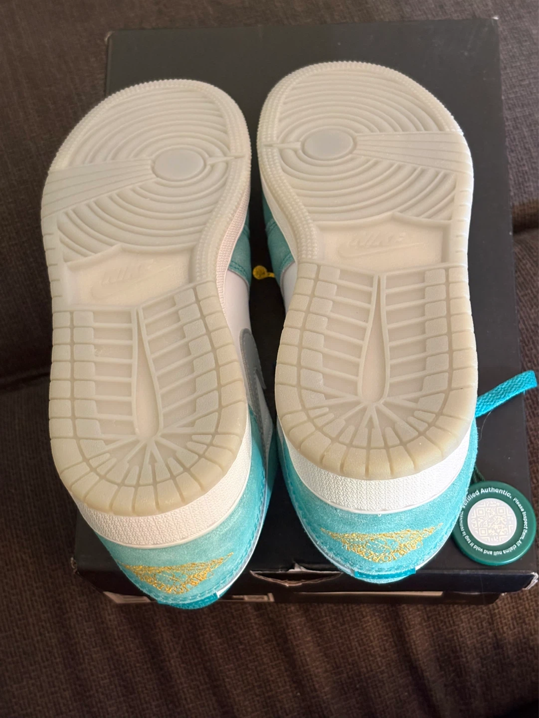 Air Jordan 1 Low SE (GS) "New Emerald" Sneakers - photo 3