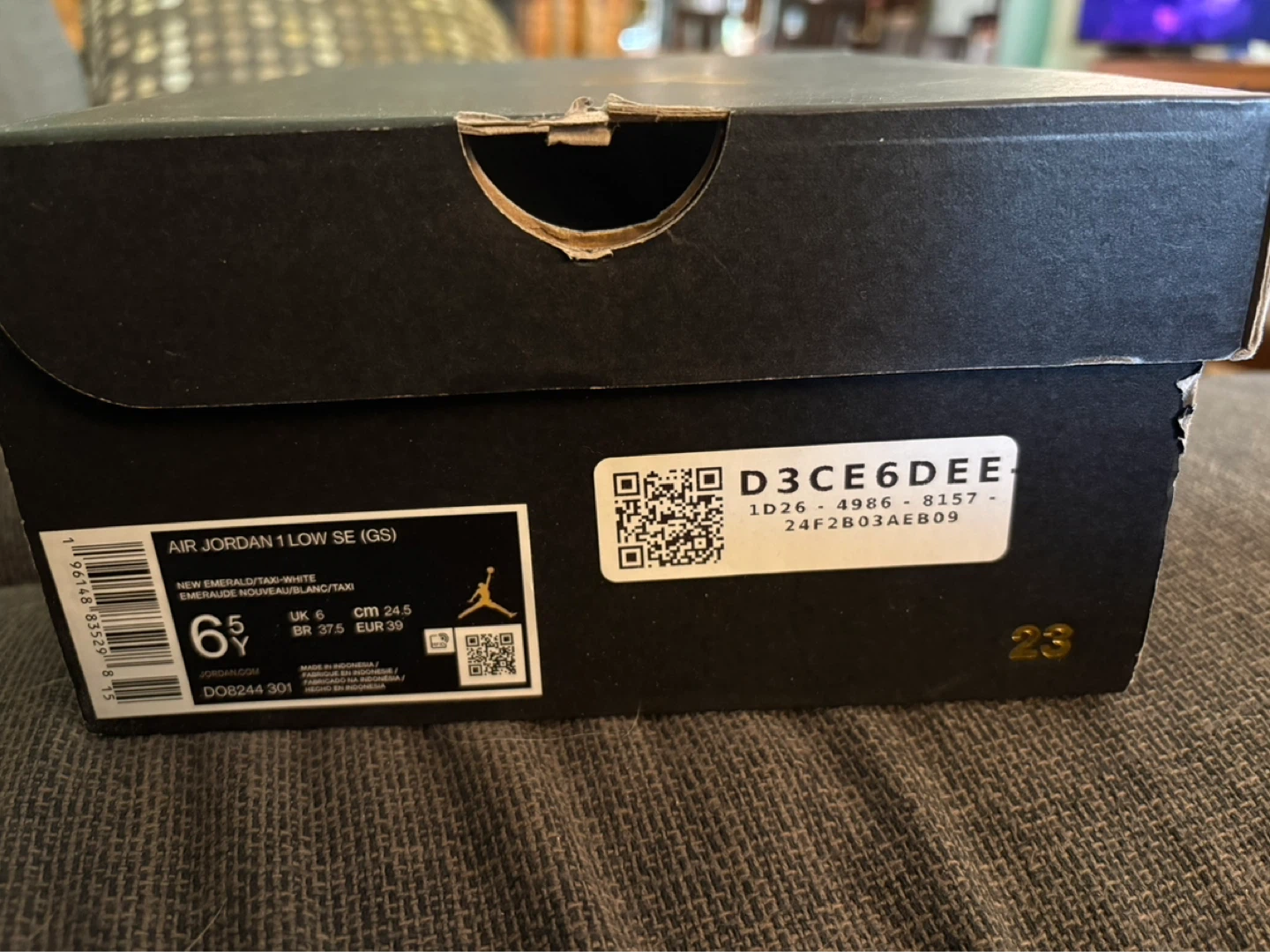 Air Jordan 1 Low SE (GS) "New Emerald" Sneakers - photo 2