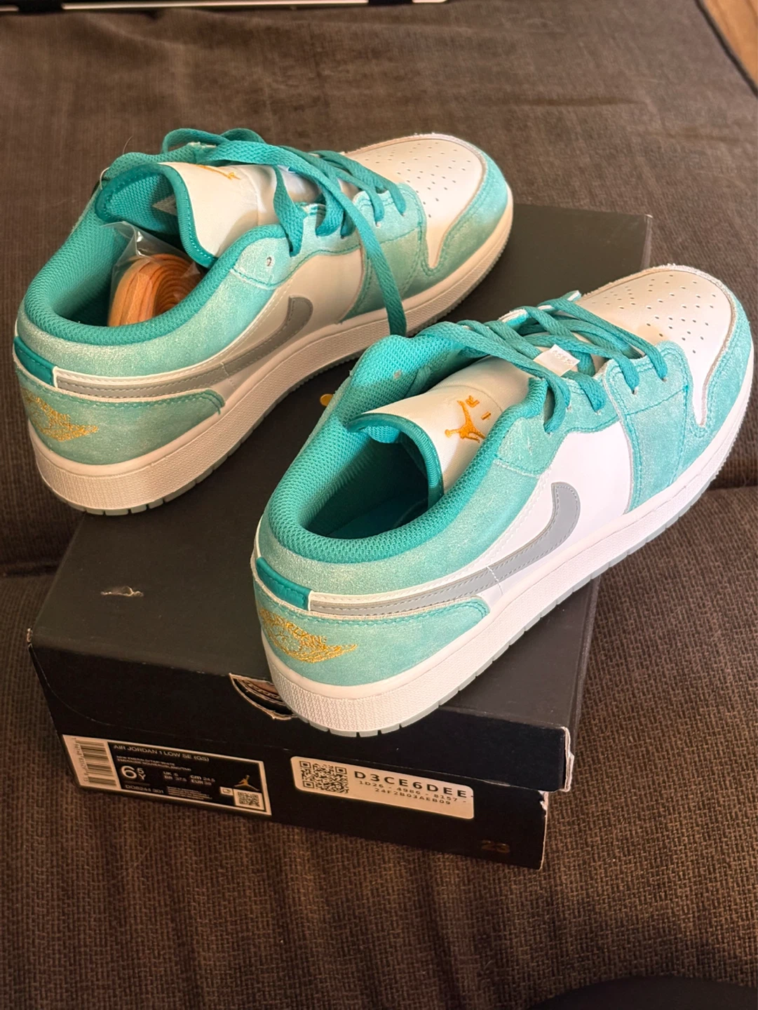 Air Jordan 1 Low SE (GS) "New Emerald" Sneakers