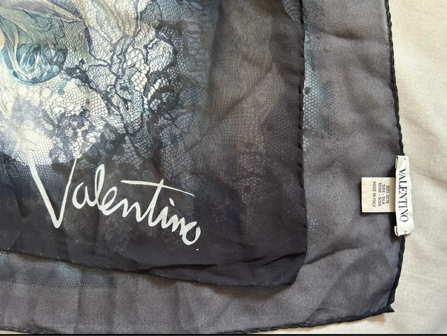 Authentic VALENTINO Silk floral scarf - photo 2