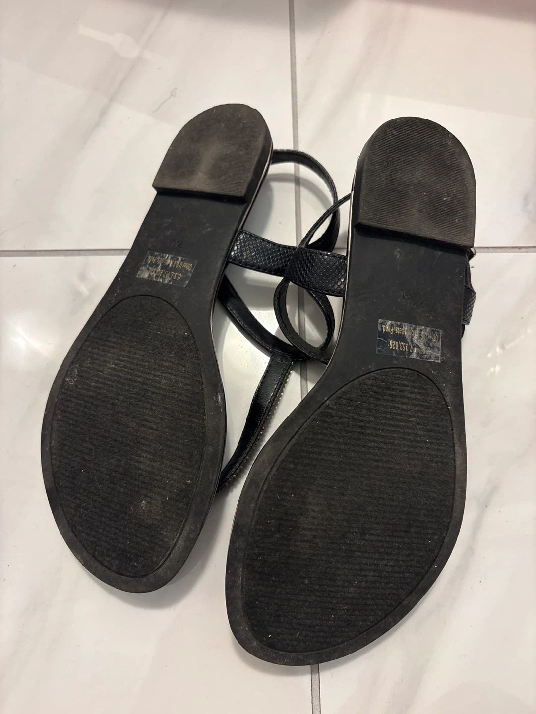 Black Guess 'Los Angeles' Thong Sandals - photo 2