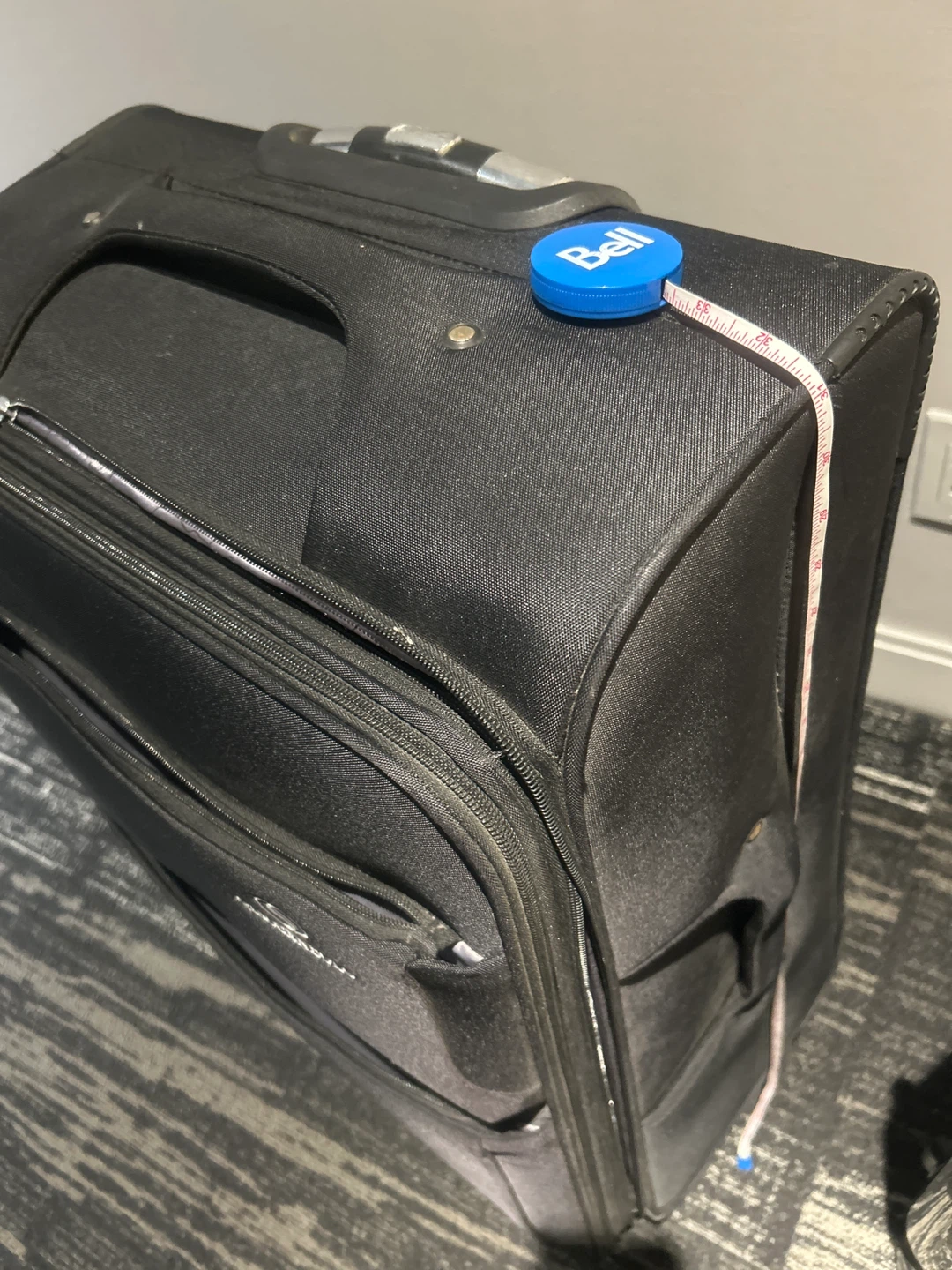 Black checked and carry on Suitcase - photo 2