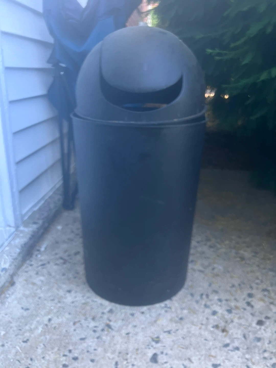 Black Trash Can with Swing Lid - photo 2
