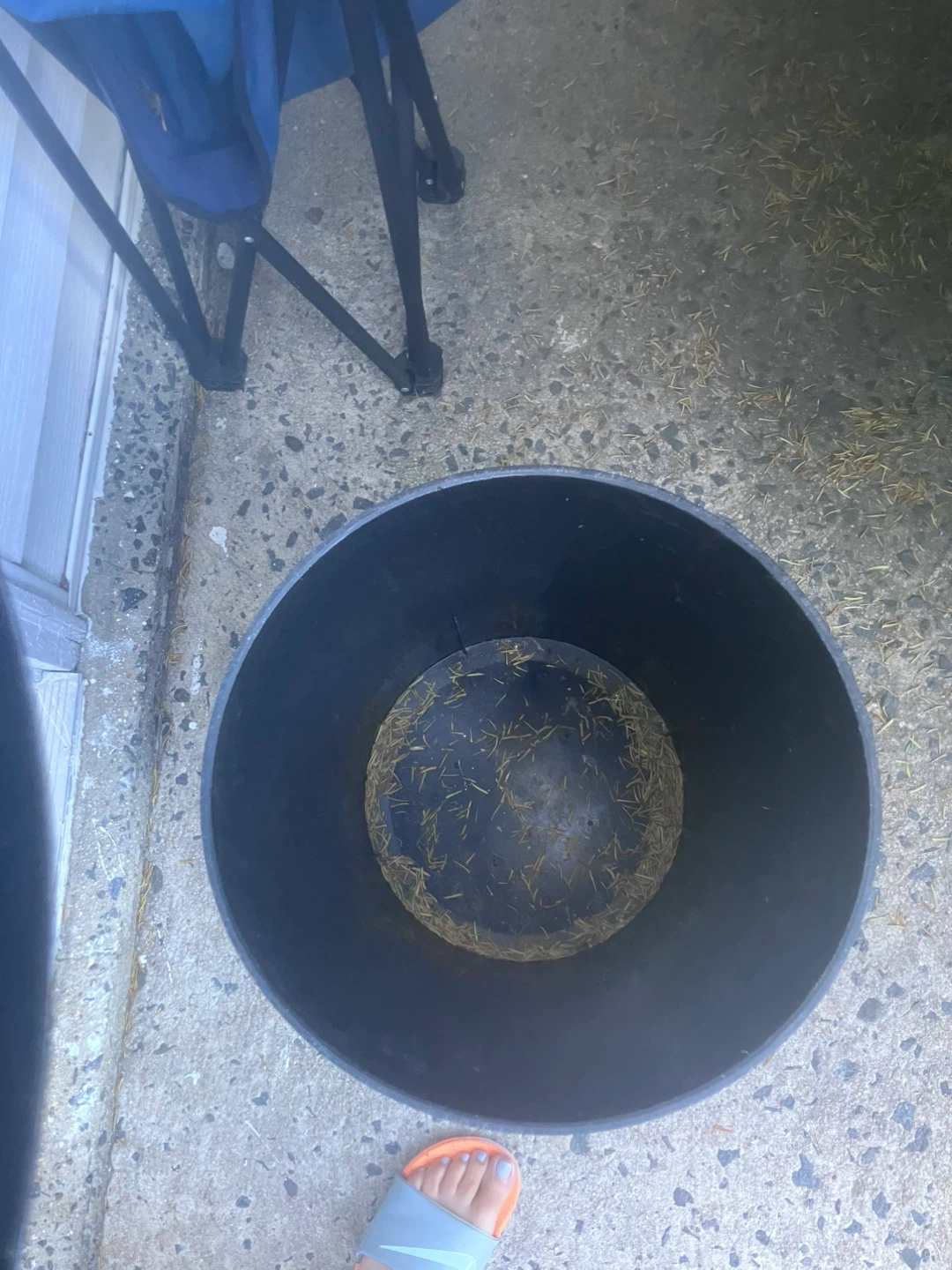 Black Trash Can with Swing Lid