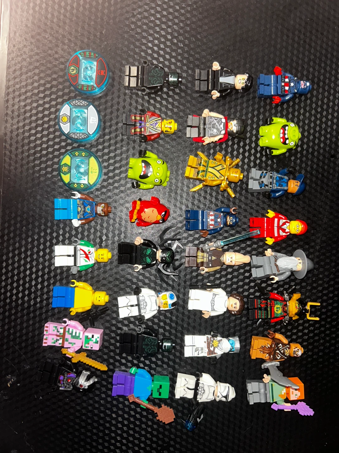 LEGO minifigures and parts - photo 2