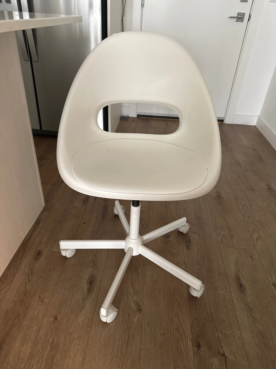 White Swivel Office Chair with Wheels