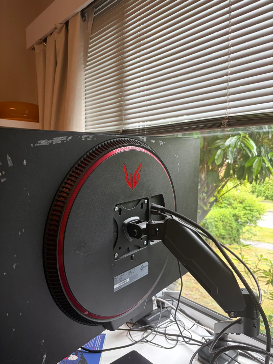 LG Monitor - photo 2