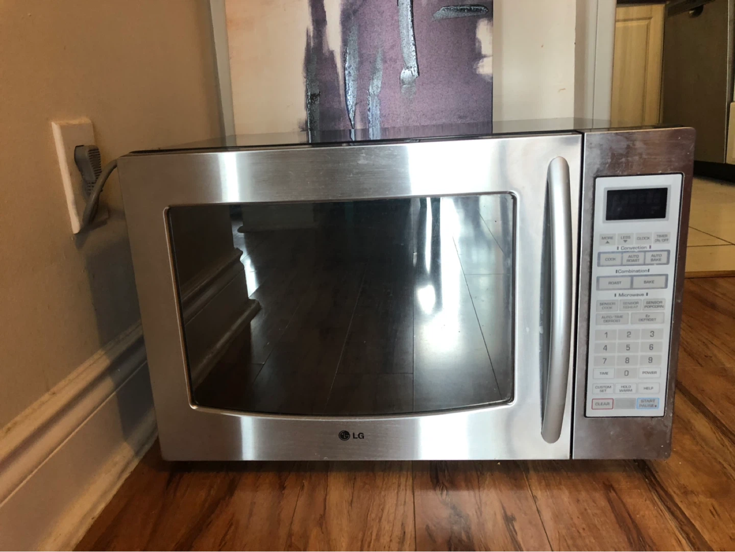LG Microwave Oven - photo 3