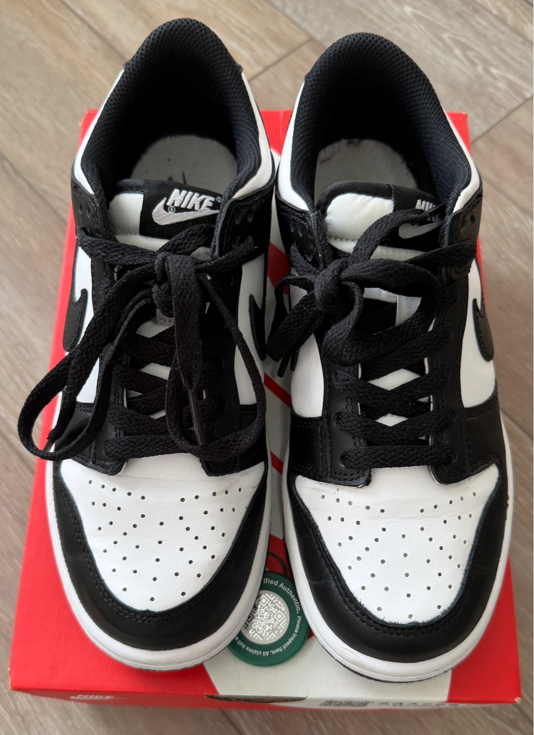 Nike Dunk Low (GS) White/Black Sneakers size 6Y
