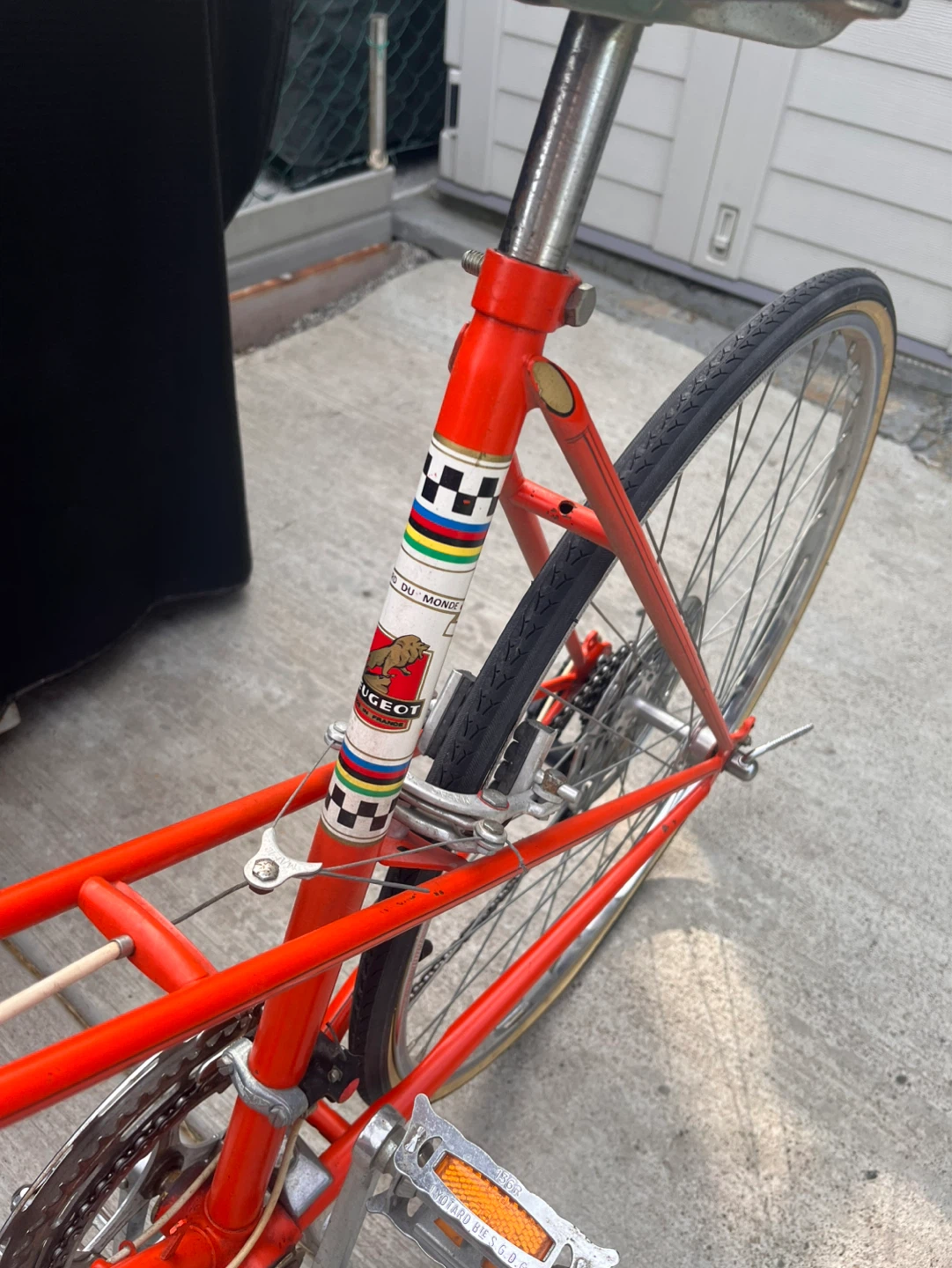 Vintage Red Peugeot Bicycle - photo 5