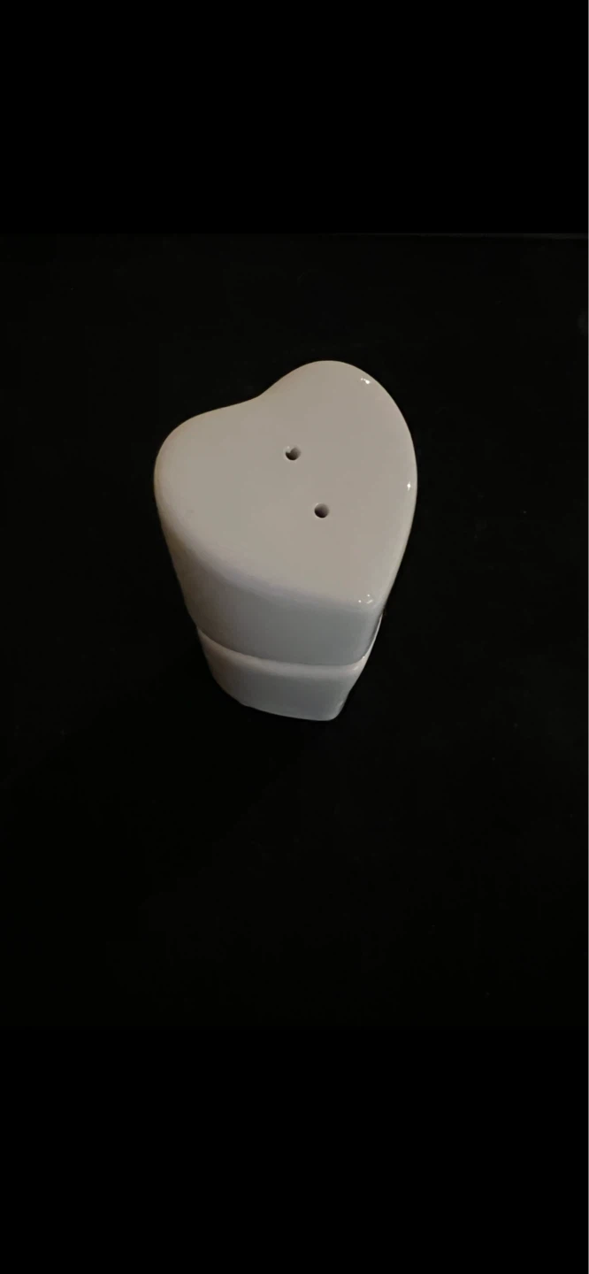 White Ceramic Heart Salt and Pepper Shakers - photo 2