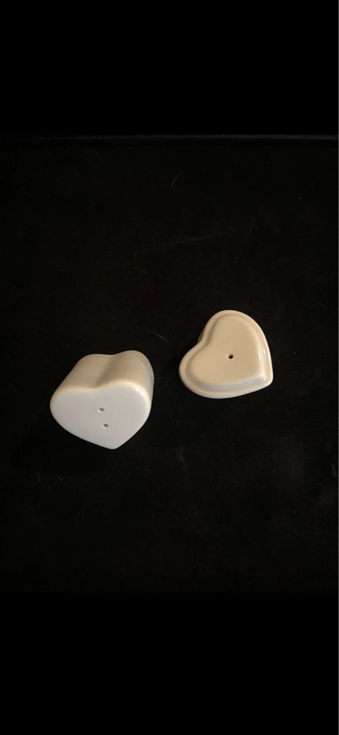 White Ceramic Heart Salt and Pepper Shakers - photo 3
