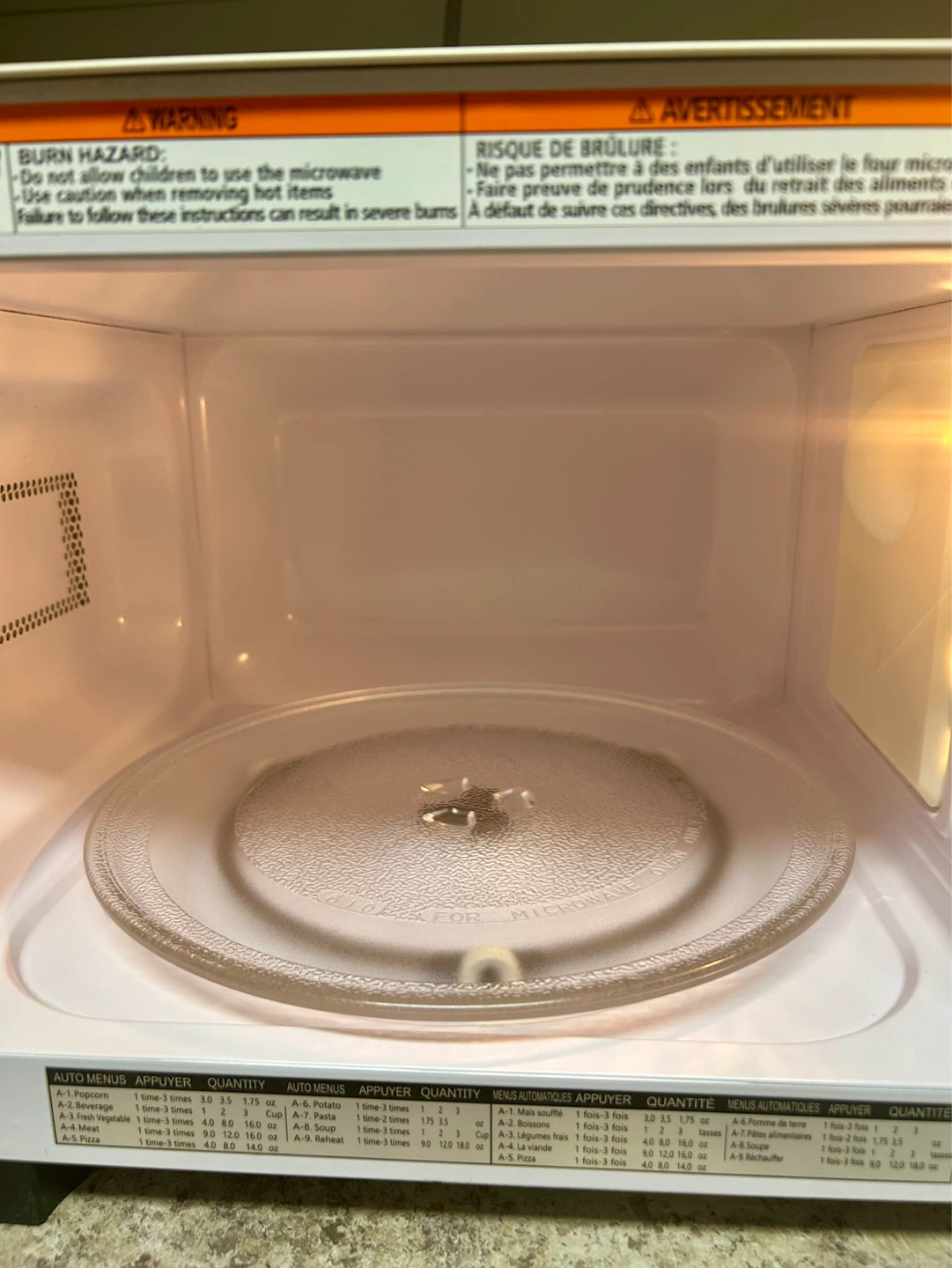 Insignia Retro 0.7 Cu. Ft. Compact Microwave - Cream - photo 2