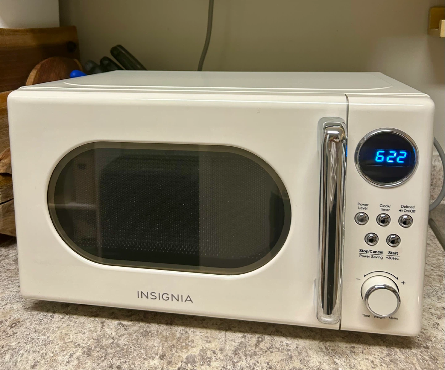 Insignia Retro 0.7 Cu. Ft. Compact Microwave - Cream