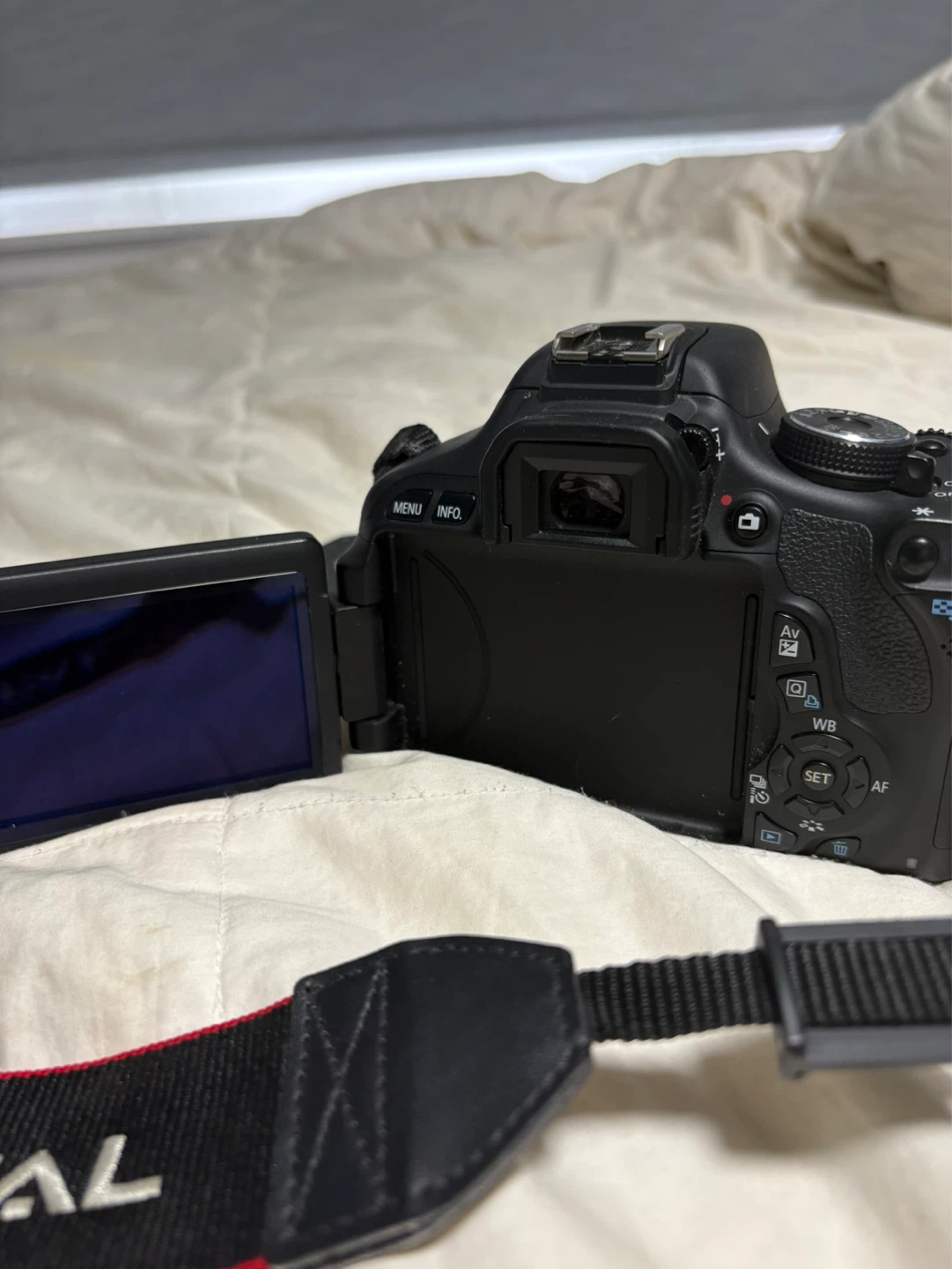 Canon EOS Rebel T3i Digital Camera - photo 4
