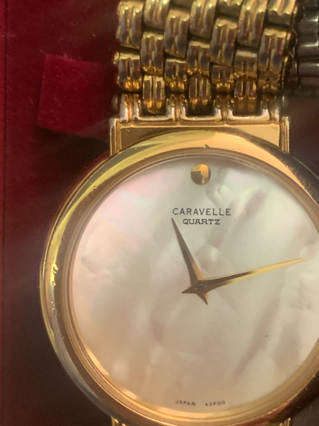 Caravelle men watch gold mother pearls face