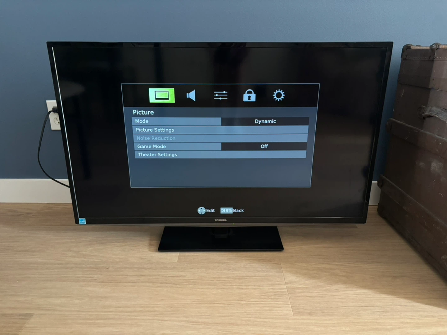 Toshiba 40” HDTV – Excellent Condition - photo 2