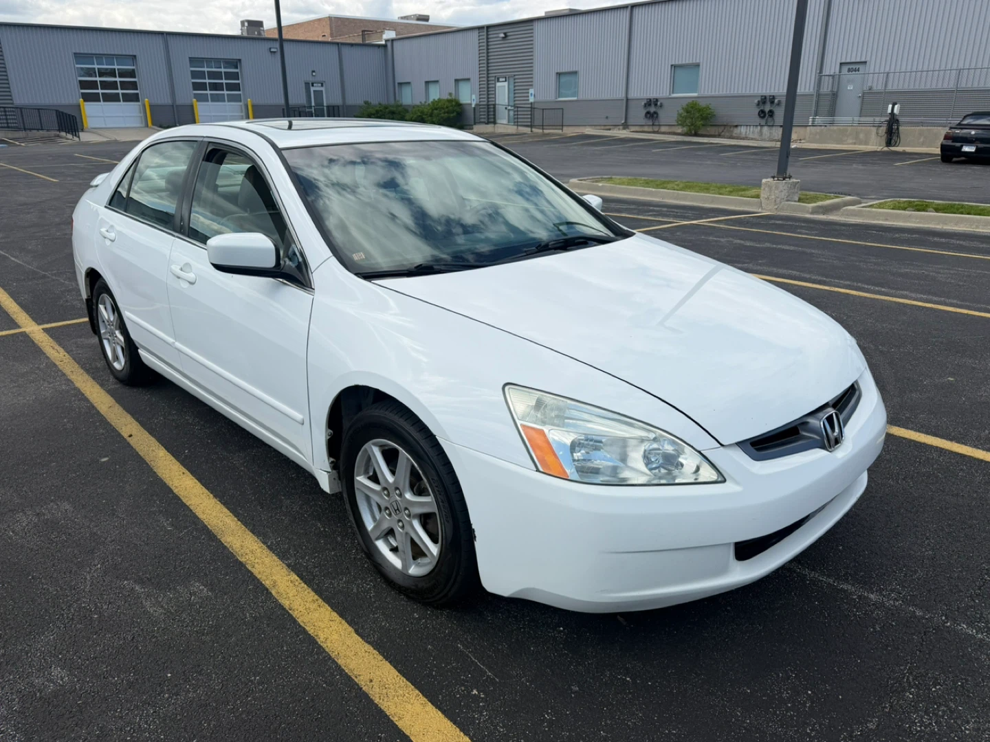 2004 Honda Accord EX-L Fukly loaded leather and sunroof - photo 3