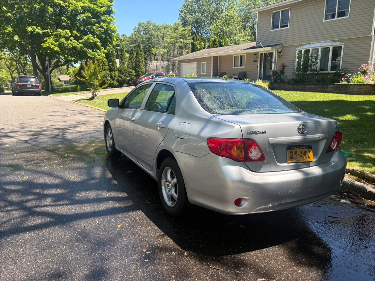 Silver Toyota Corolla Sedan - photo 4