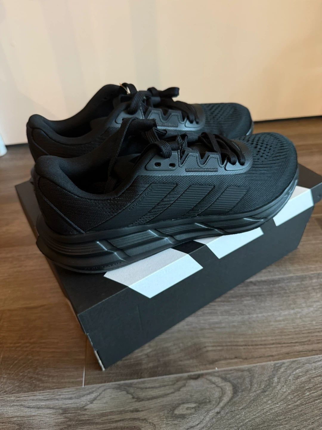 Adidas brand new men’s running shoes size 9.5 - photo 2