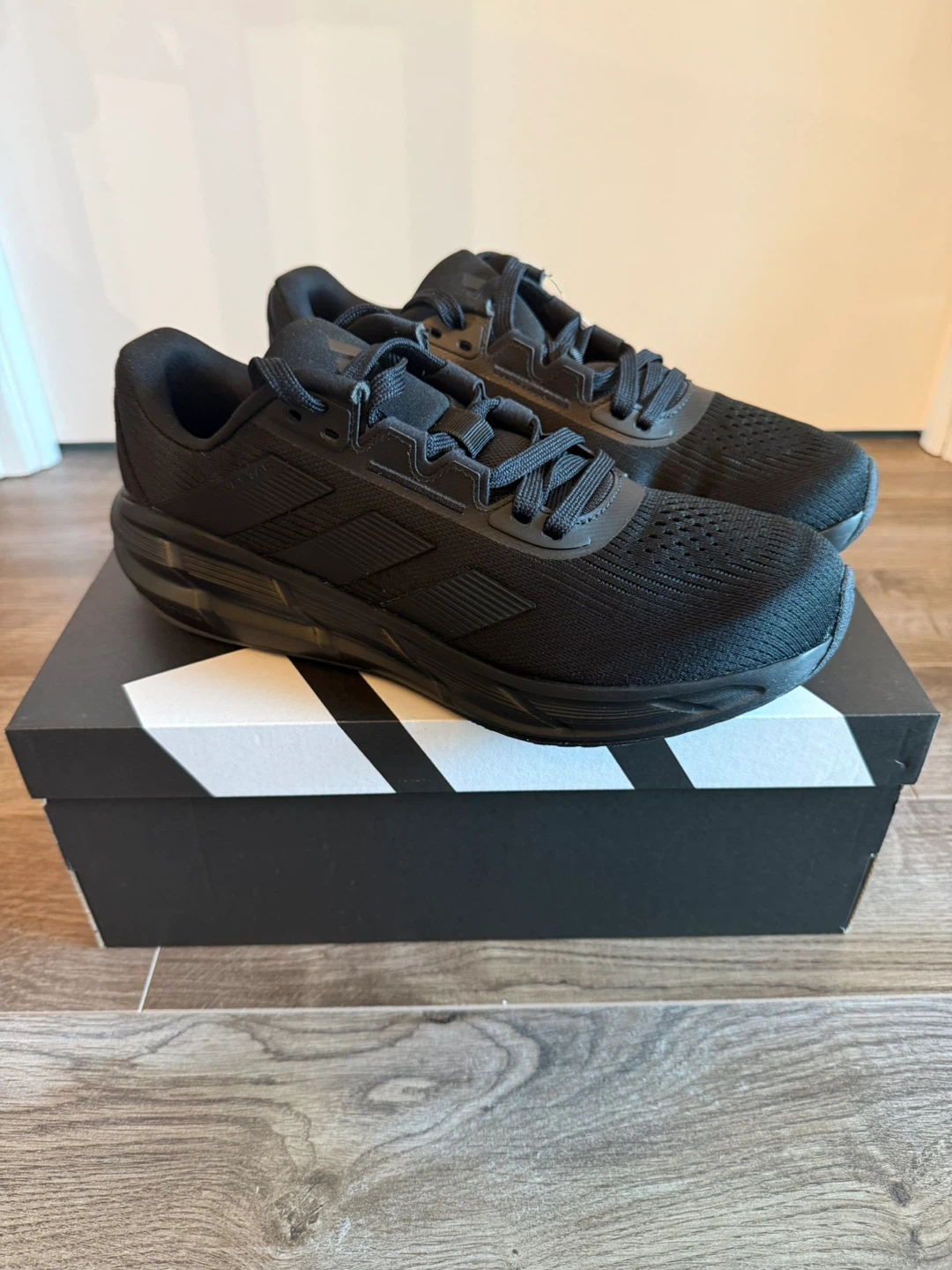 Adidas brand new men’s running shoes size 9.5