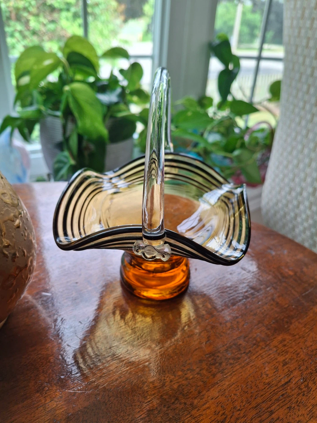 Amber glass basket with handle