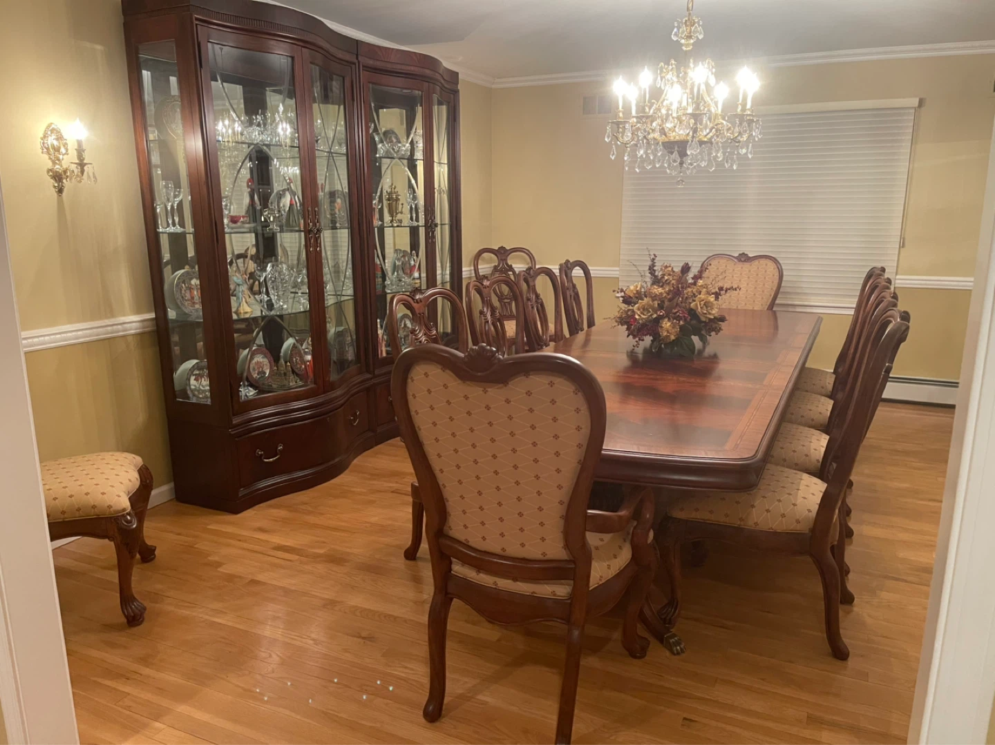 Dining room with 12 chairs - photo 3