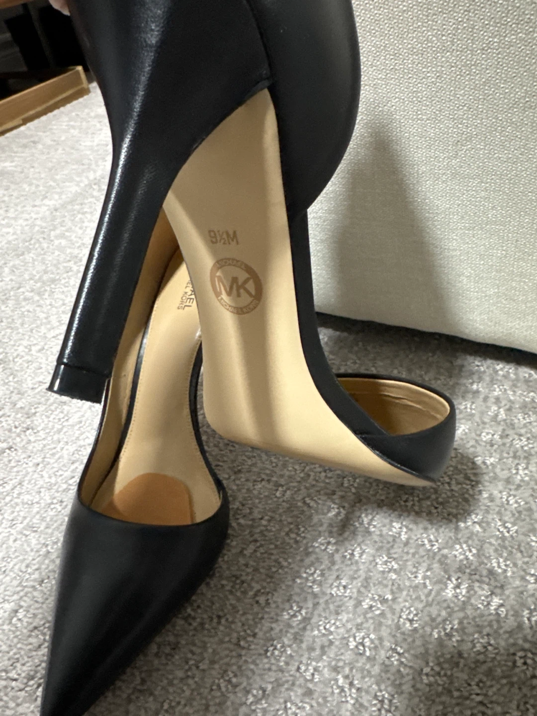 Michael Kors Black Leather Heels Size 9.5M - photo 2