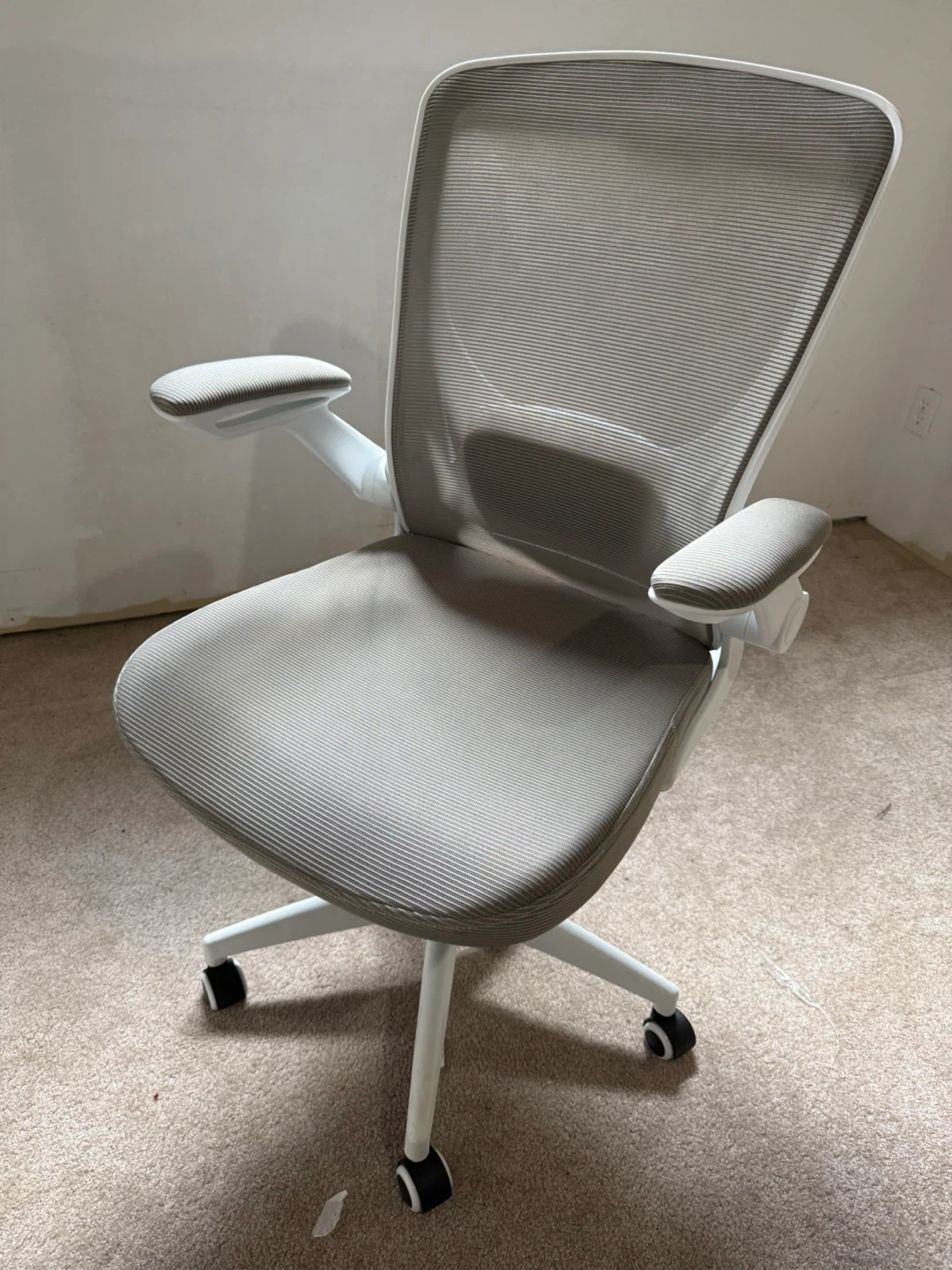 Ergonomic Mesh Office Chair - photo 2