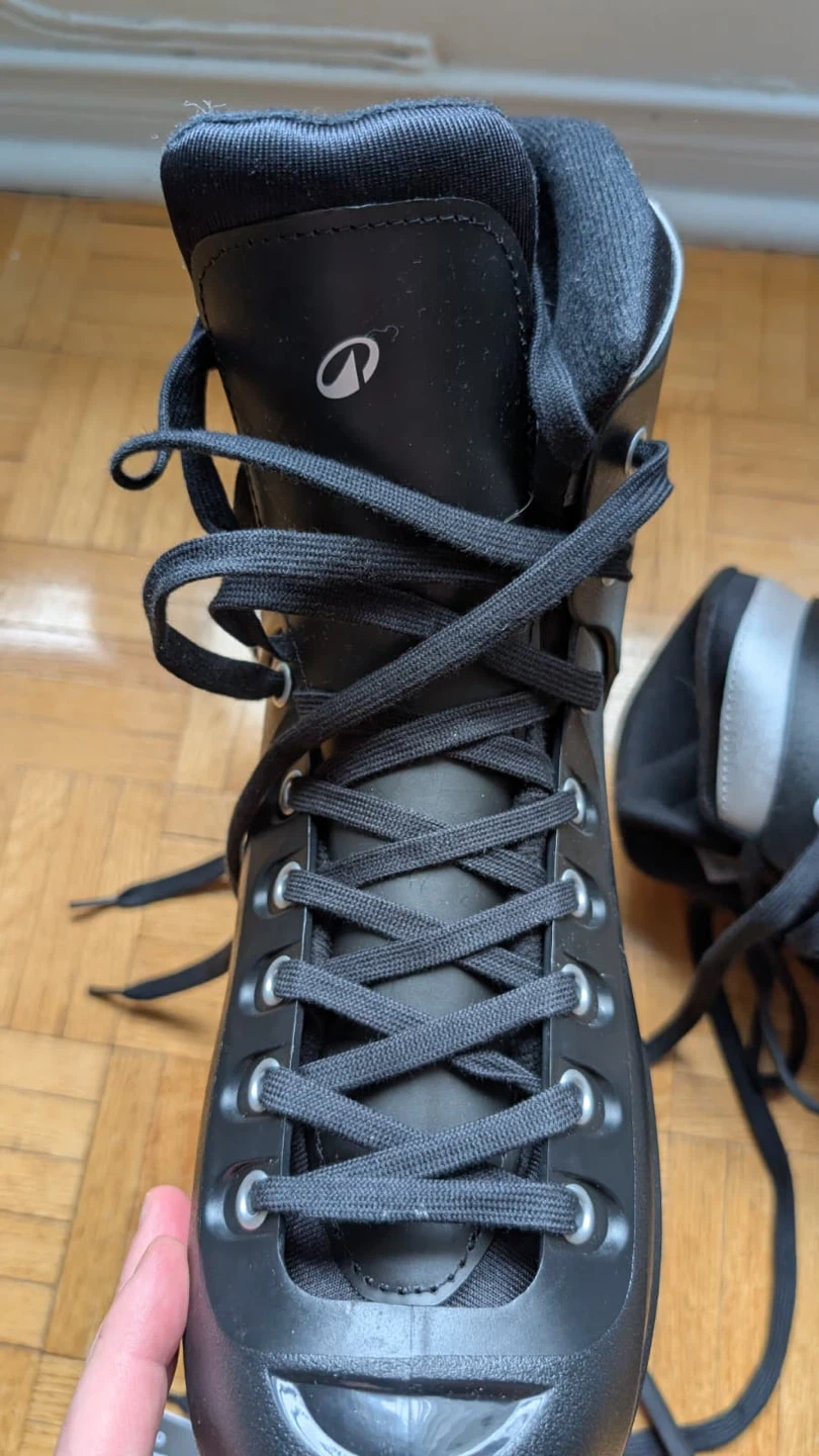 Black Figure Skates Size 44 - photo 4