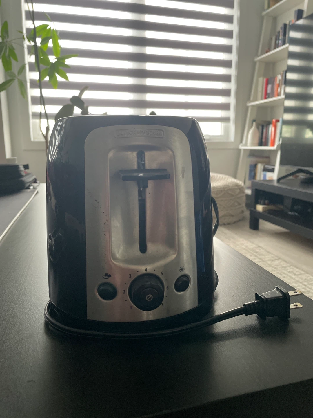 BLACK+DECKER 2-Slice Toaster - photo 2