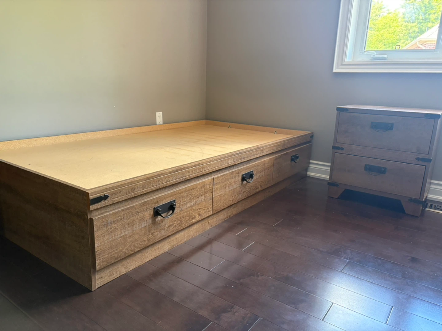 The Brick Driftwood Bed & night stand set