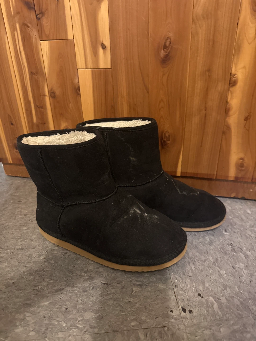 Girls Black Ugg-style Boots
