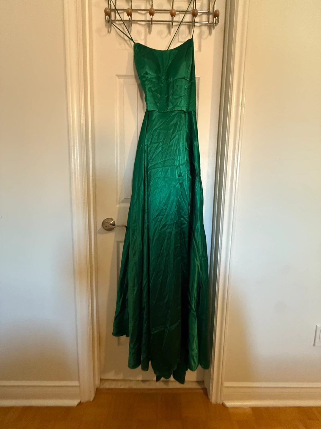 Emerald Green Satin Gown - photo 2