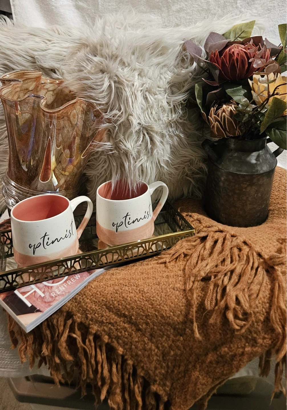 White and Peach Cozy Home Décor 8 item Bundle — New Condition - photo 2