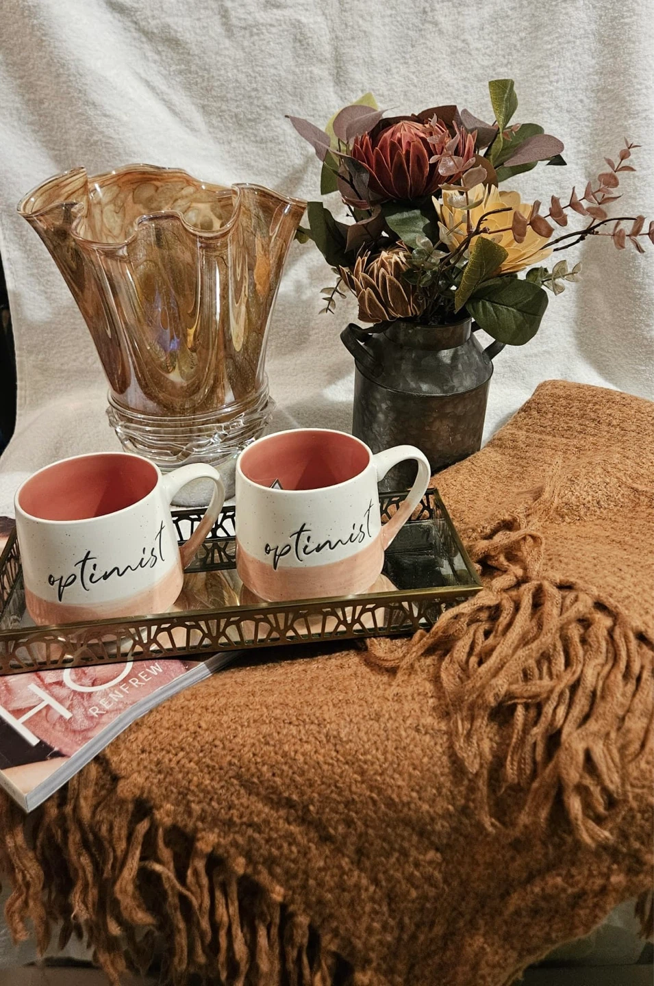 White and Peach Cozy Home Décor 8 item Bundle — New Condition - photo 3