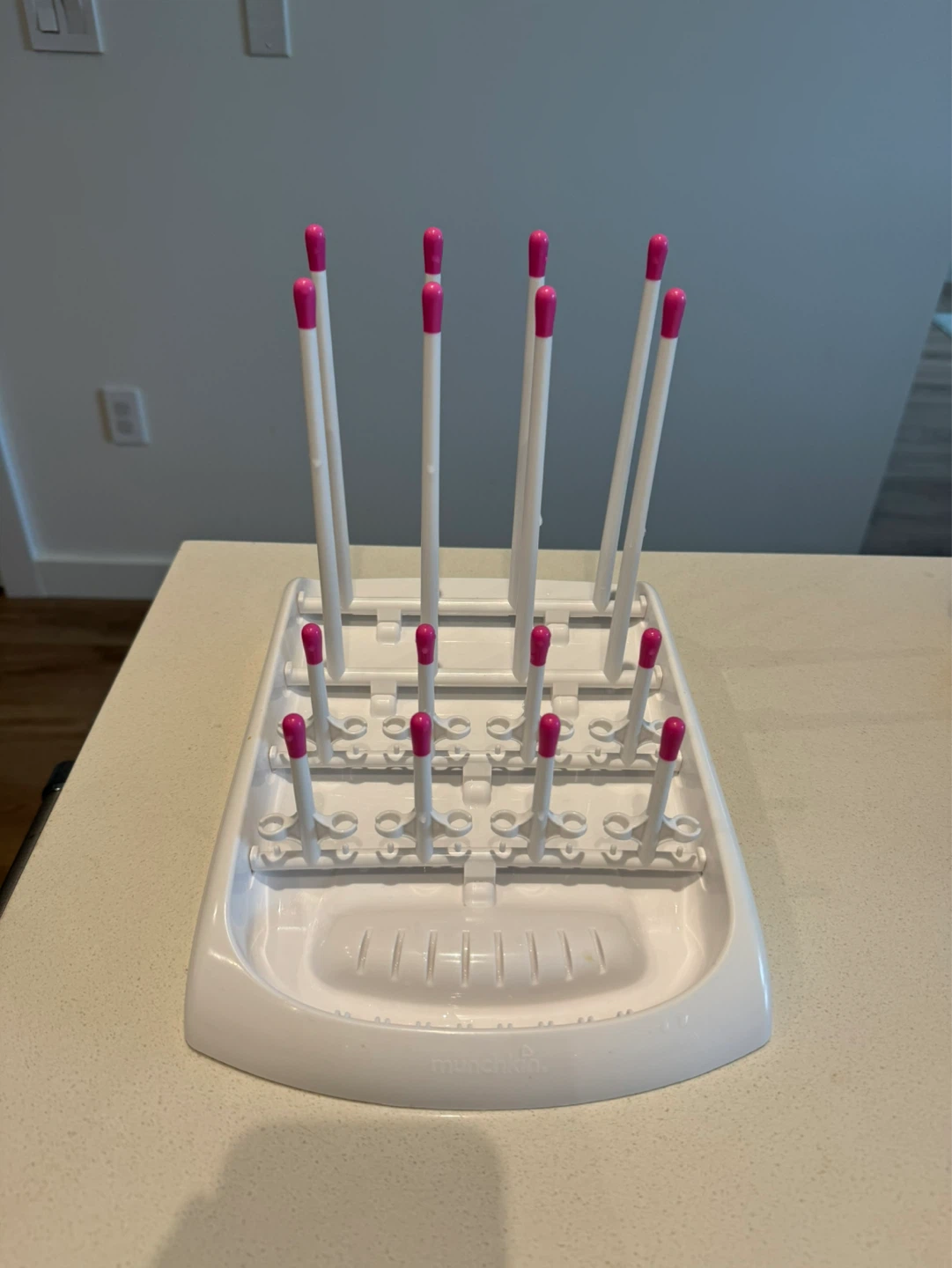 Munchkin White Bottle Drying Rack with Pink Tips