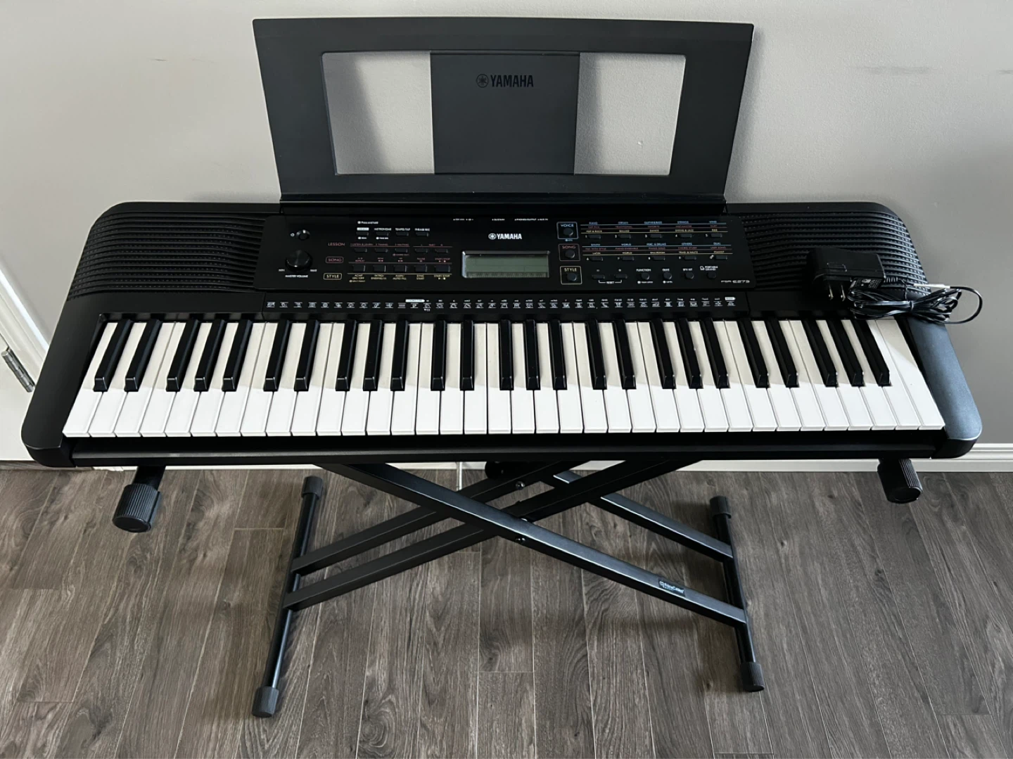 Yamaha PSR-E273 Keyboard