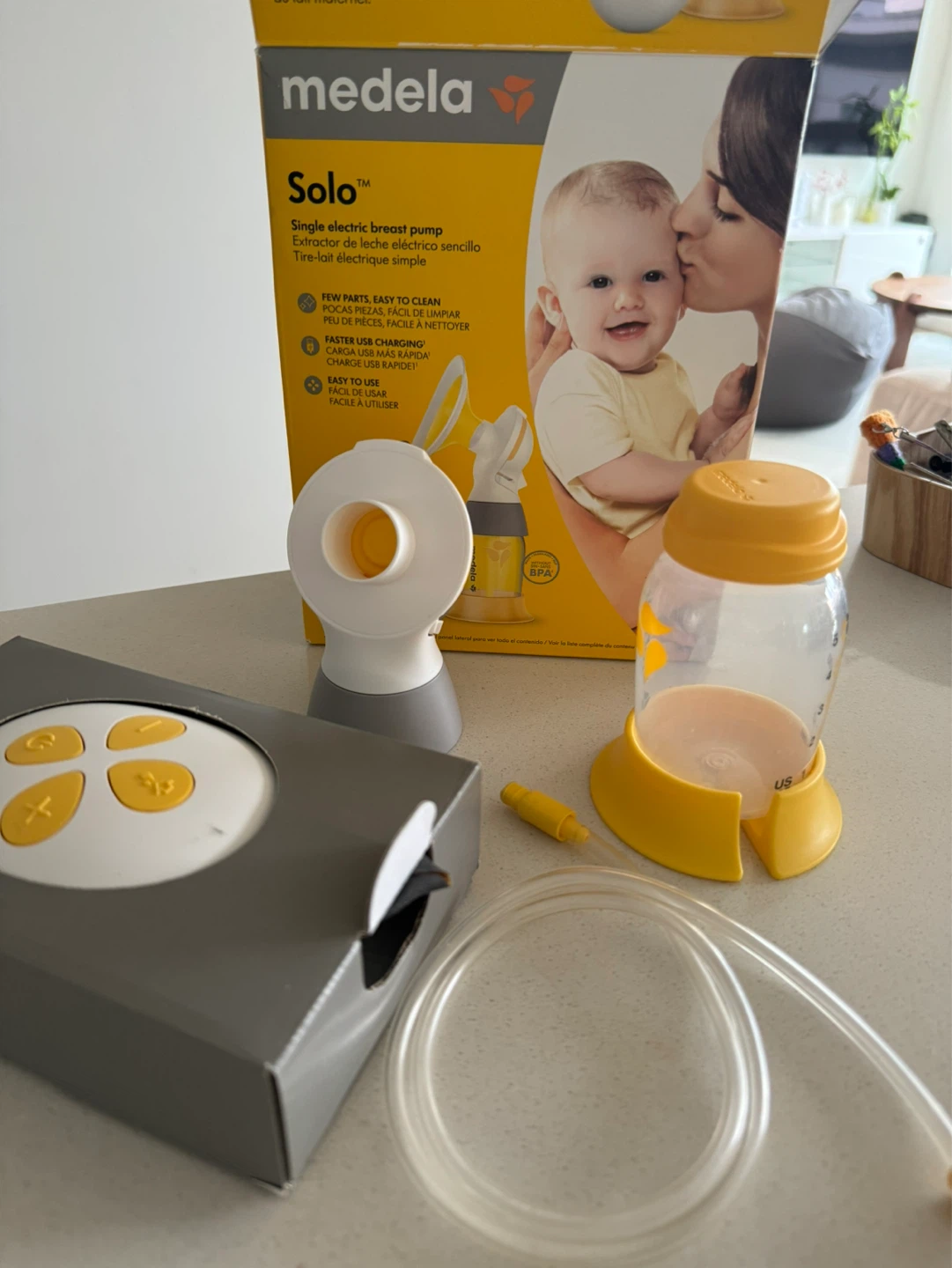 Medela Solo Electric Breast Pump & Storage Bags