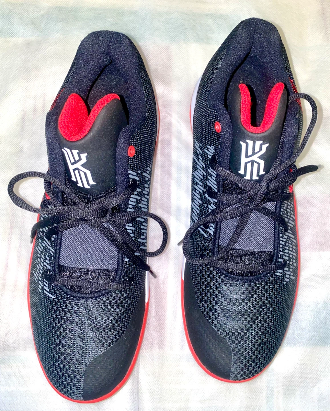 Nike Kyrie Flytrap II Men's Basketball Shoes - photo 2
