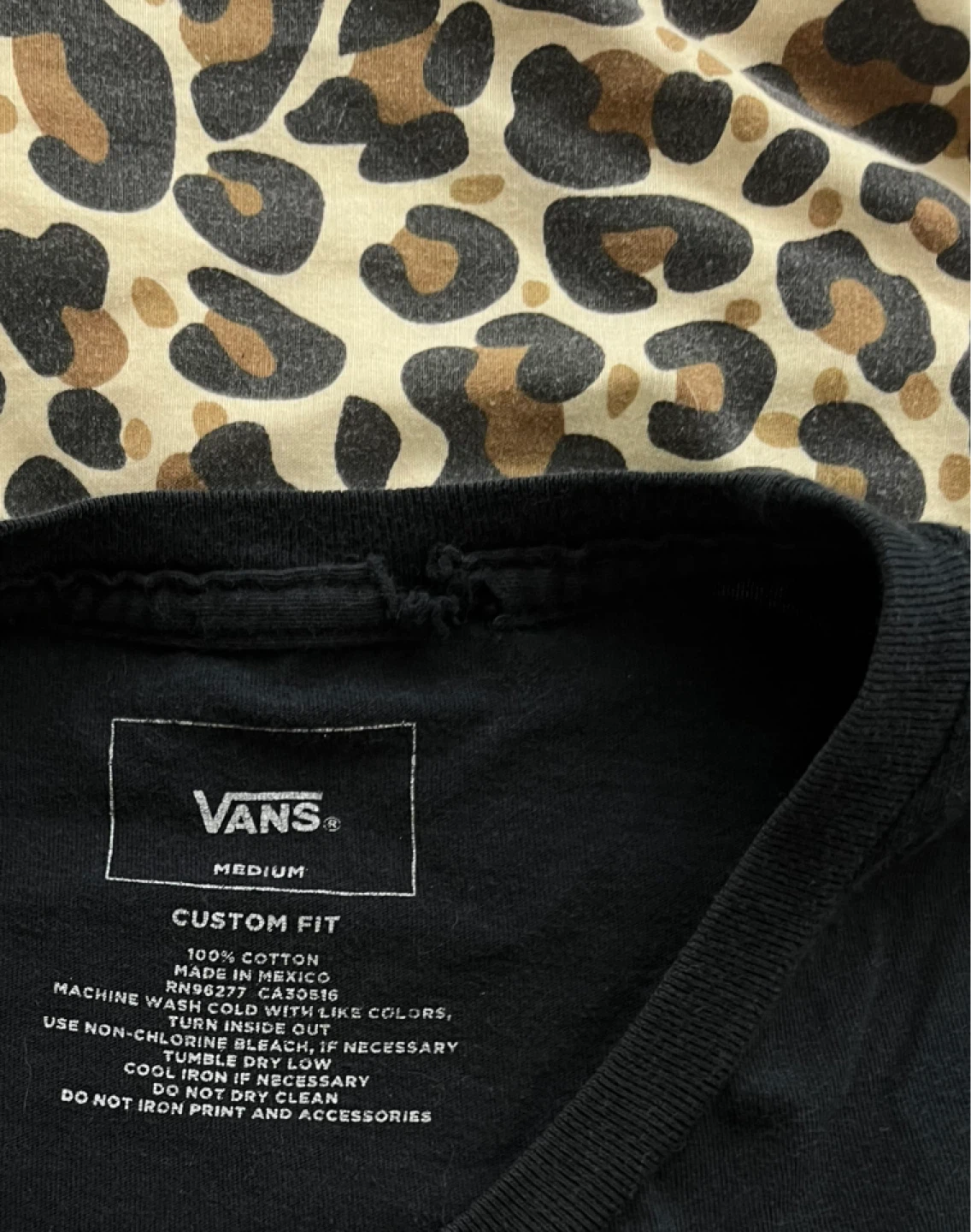 vans small /medium tshirt - photo 3