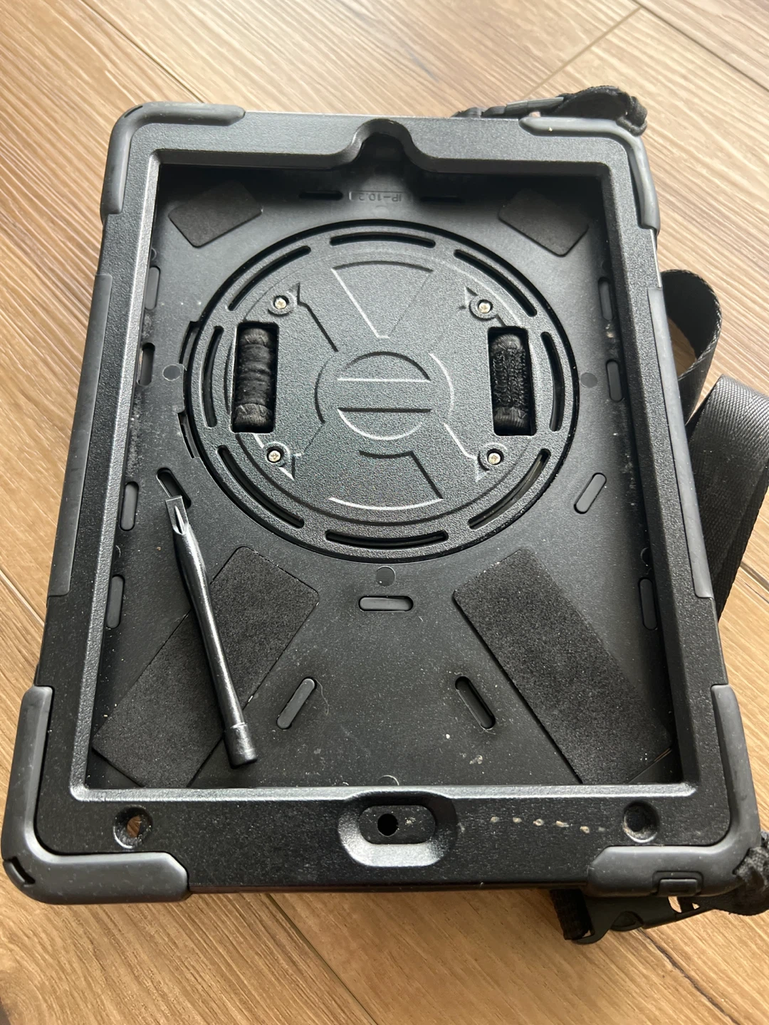 New Lightning to USB-C Cables + 2 Free iPad Cases - photo 3