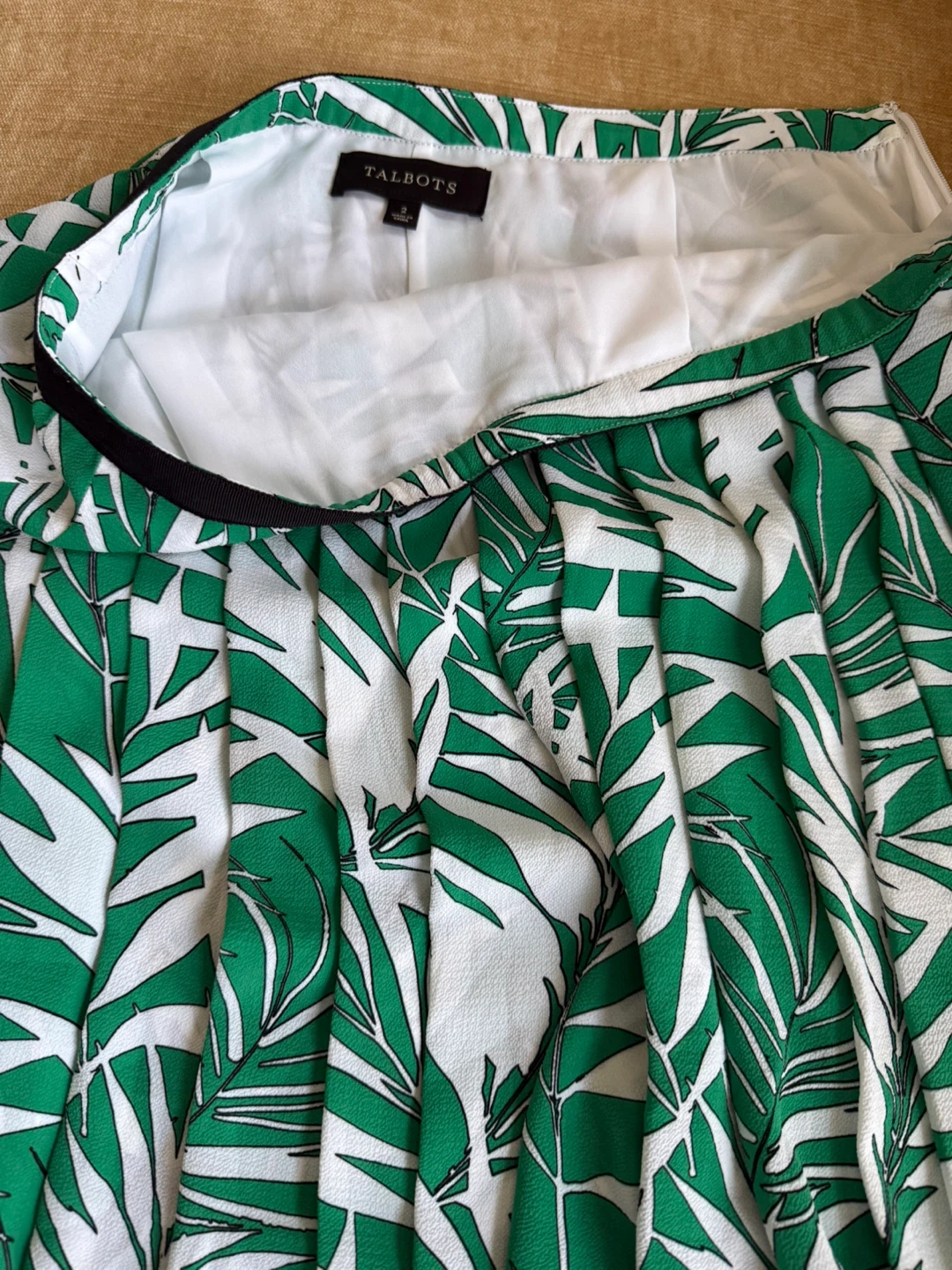 Talbots Green & White Leaf Print Pleated Skirt Size 2 - photo 2