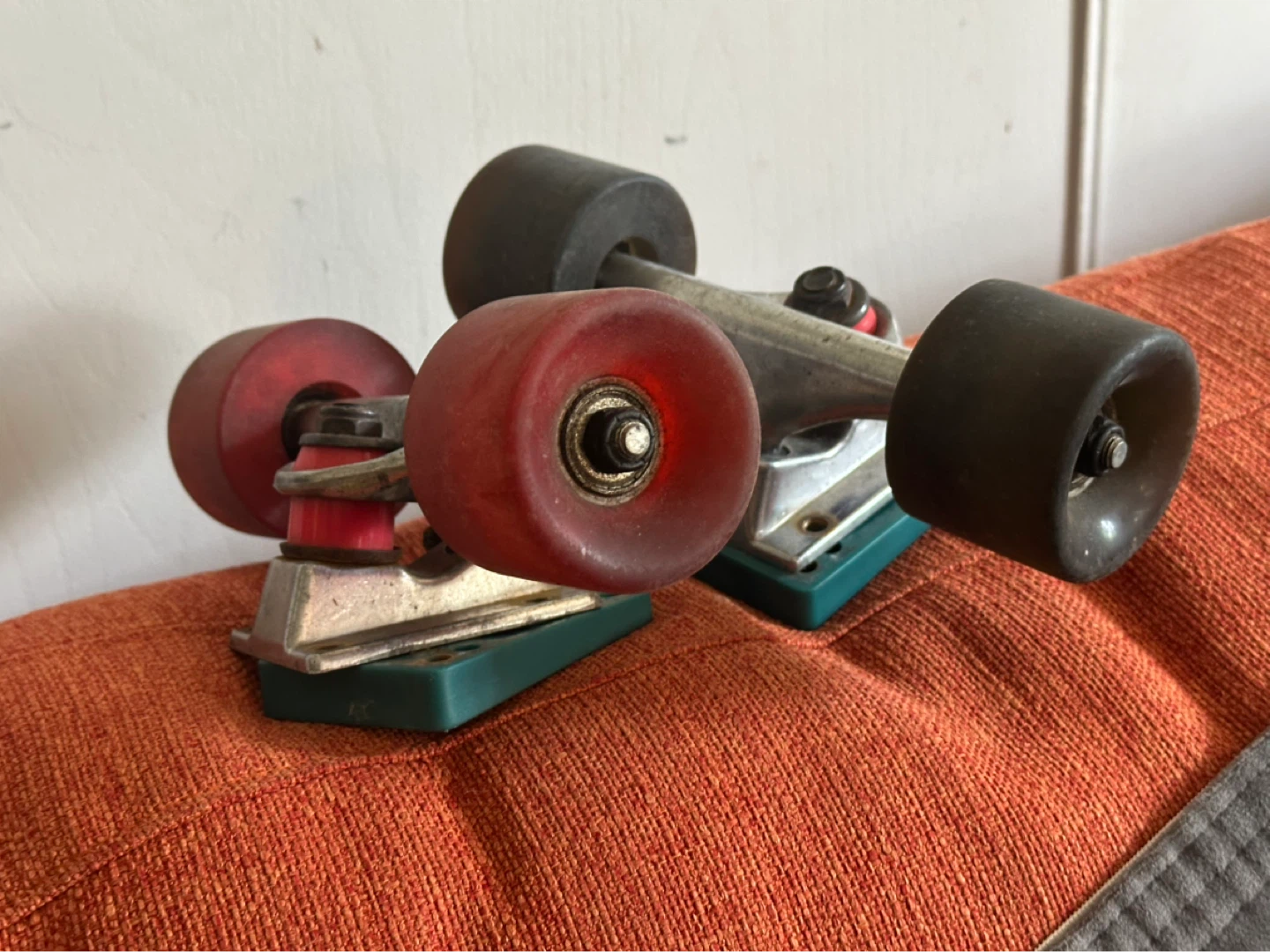 Vintage skate trucks and wheels - photo 3