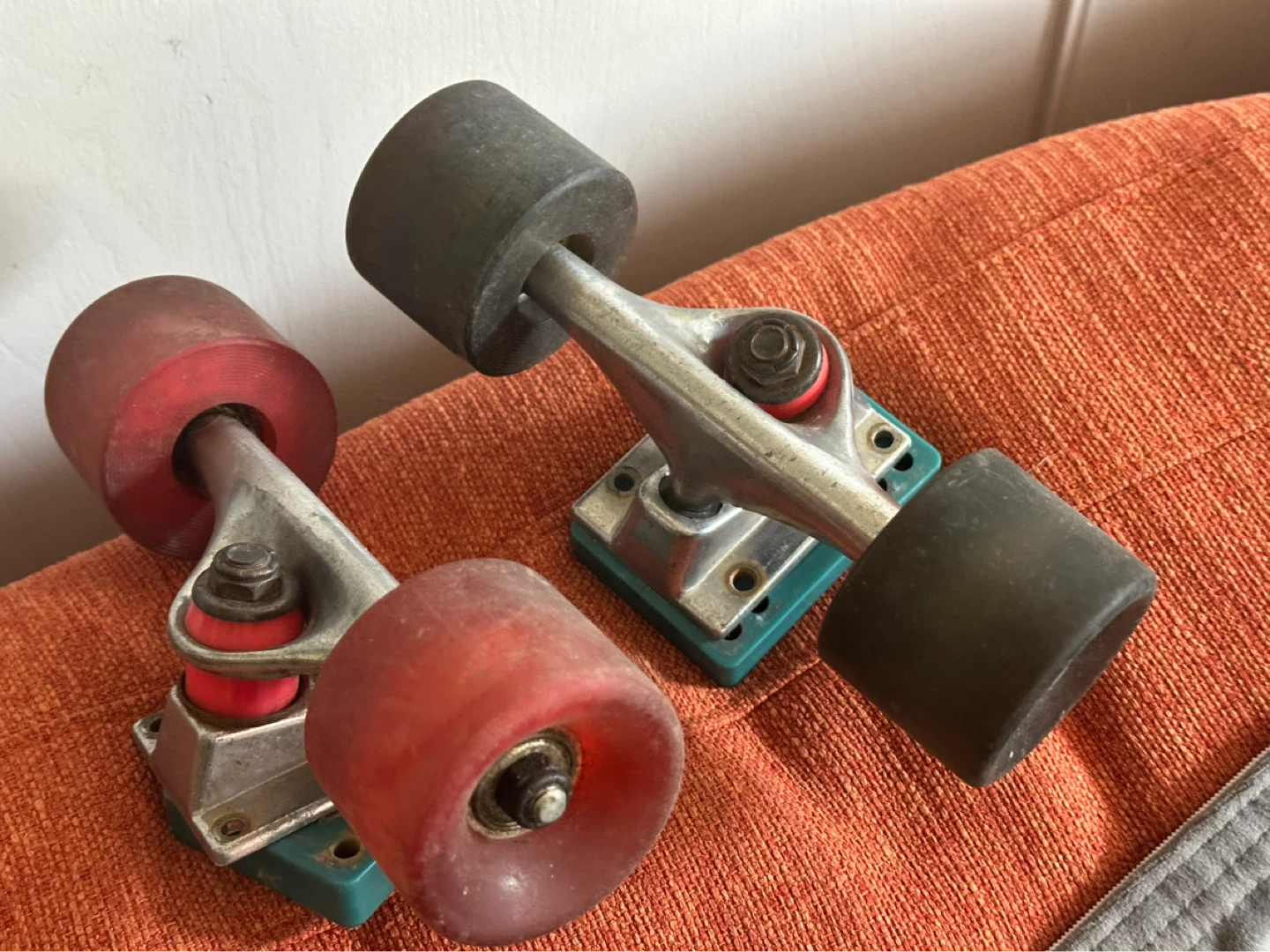 Vintage skate trucks and wheels - photo 4